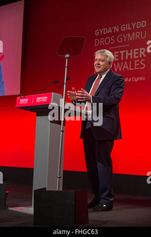 Premier ministre Carwyn Jones parle à la Conférence 2016 du travail gallois Llandudno Venue Cymru © Alan Alamy TDC Live News Banque D'Images