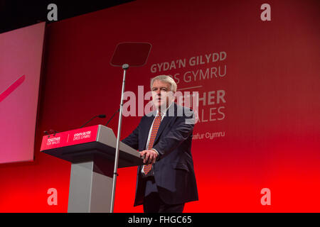 Premier ministre Carwyn Jones parle à la Conférence 2016 du travail gallois Llandudno Venue Cymru © Alan Alamy TDC Live News Banque D'Images