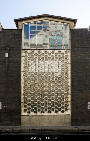 Blocs pour vitrage en verre hexagonal en mur de Smithfield Marché aux volailles. Banque D'Images