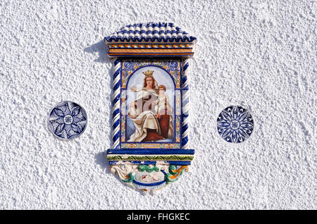 La religion chrétienne décoratif des plaques murales sur un mur de la Maison blanchie à - représentant la Vierge Marie et Jésus Christ Banque D'Images