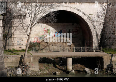 Rome 24 février 2016. Cloaca Maxima, est l'un des premiers systèmes d'égout, réalisé par le roi Tarquin le superbe (Tarquin le fier) à VII siècle avant J.-C. afin de drainer les marais et de déposer les déchets d'une des villes les plus peuplées du monde, elle a mené à l'effluent du Tibre, qui s'est déroulé à côté de la ville. Samantha Zucchi Insidefoto Photo Banque D'Images