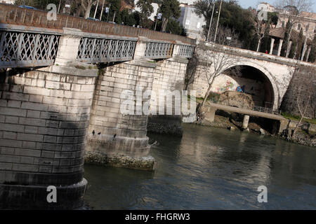 Rome 24 février 2016. Cloaca Maxima, est l'un des premiers systèmes d'égout, réalisé par le roi Tarquin le superbe (Tarquin le fier) à VII siècle avant J.-C. afin de drainer les marais et de déposer les déchets d'une des villes les plus peuplées du monde, elle a mené à l'effluent du Tibre, qui s'est déroulé à côté de la ville. Samantha Zucchi Insidefoto Photo Banque D'Images