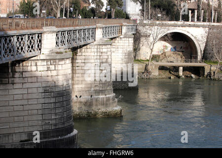 Rome 24 février 2016. Cloaca Maxima, est l'un des premiers systèmes d'égout, réalisé par le roi Tarquin le superbe (Tarquin le fier) à VII siècle avant J.-C. afin de drainer les marais et de déposer les déchets d'une des villes les plus peuplées du monde, elle a mené à l'effluent du Tibre, qui s'est déroulé à côté de la ville. Samantha Zucchi Insidefoto Photo Banque D'Images