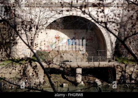 Rome 24 février 2016. Cloaca Maxima, est l'un des premiers systèmes d'égout, réalisé par le roi Tarquin le superbe (Tarquin le fier) à VII siècle avant J.-C. afin de drainer les marais et de déposer les déchets d'une des villes les plus peuplées du monde, elle a mené à l'effluent du Tibre, qui s'est déroulé à côté de la ville. Samantha Zucchi Insidefoto Photo Banque D'Images