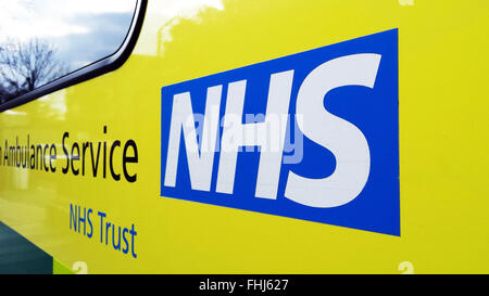 Signe du NHS Ambulance sur Londres Banque D'Images