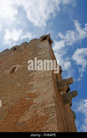 Majorque, Baléares, Espagne, Europe : vue sur la Torre de Canyamel, à Capdepera, tour de garde avec un plan carré et de l'architecture de style gothique Banque D'Images