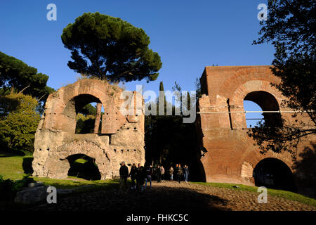 Aqueduc de Nero (Aqua Claudia), colline du Palatin, Rome, Italie Banque D'Images