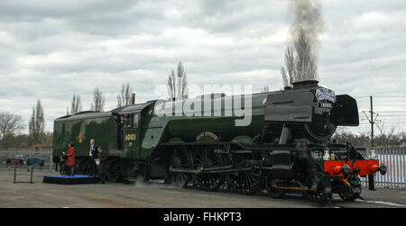 La gare de York, York, Royaume-Uni. 25 Février, 2016. Rénové Flying Scotsman voyages la ligne principale de la côte est d'arriver à la gare de New York Crédit : Stephen Gaunt/Alamy Live News Banque D'Images