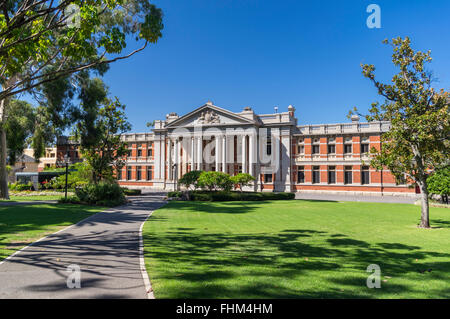 Façade nord de la Cour suprême de l'ouest de l'Australie, vu de Stirling Jardins, Perth. Bâtiment néoclassique, érigée en 1903. Banque D'Images