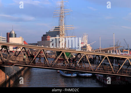 St Pauli Piers, port de Hambourg, Allemagne, Europe Banque D'Images