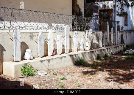 Pierre islamique/tablettes de marbre sur l'affichage à la mosquée (non) l'enseignement à Rethymnon, Crète. Banque D'Images