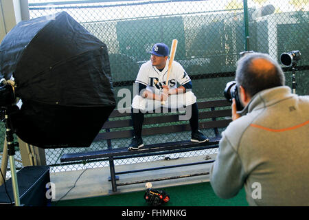 Port Charlotte, en Floride, aux États-Unis. Feb 25, 2016. Vous VRAGOVIC | fois.Rays de Tampa Bay le lanceur partant Erasmo Ramirez (30) siège pour un portrait pour le photographe Brian Blanco lors de la Journée des médias à Charlotte Sports Park à Port Charlotte, en Floride, le mercredi 24 février, 2016. © Vous Vragovic/Tampa Bay Times/ZUMA/Alamy Fil Live News Banque D'Images