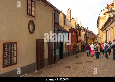 Zlatá ulička / Golden Lane est une rangée de cottages colorés au Château de Prague, Prague, République tchèque. Franz Kafka a vécu ici. Banque D'Images