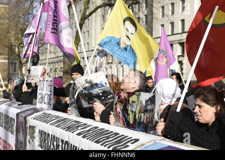 Manifestation devant le peuple kurde Downing Street, London, UK. 10 Février, 2016. Banque D'Images