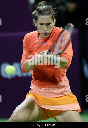 Doha, Qatar. Feb 25, 2016. Andrea Petkovic de l'Allemagne au cours de la concurrence féminin contre Garbine Muguruza match quart de l'Espagne à la WTA Open du Qatar 2016 à Doha, Qatar, le 25 février 2016. Andrea Petkovic a remporté 2-1. © Nikku/Xinhua/Alamy Live News Banque D'Images