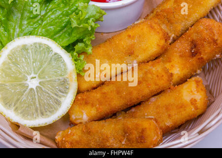 Bâtonnets de fromage mozzarella frit Banque D'Images