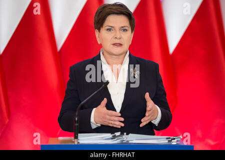 Varsovie, Pologne. 26 Février, 2016. Le Premier ministre polonais Beata Szydlo au cours de conférence de presse à la Chancellerie du Premier Ministre le 26 février 2016 à Varsovie, Pologne. Credit : MW/Alamy Live News Banque D'Images