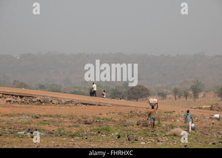 TOKO, GHANA - Janvier 2016 : les gens dans le village de pêcheurs de Toko près du lac Volta dans la région de la Volta au Ghana Banque D'Images