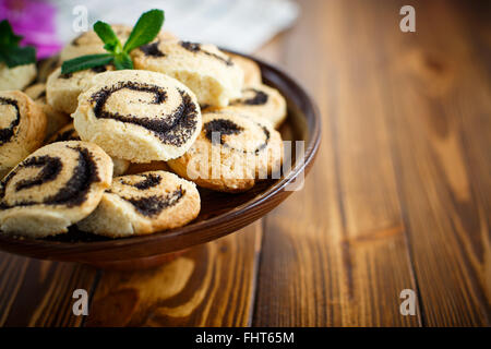 De délicieux biscuits friables de graines de pavot Banque D'Images