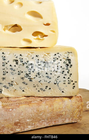 Gros morceaux de fromage. Banque D'Images