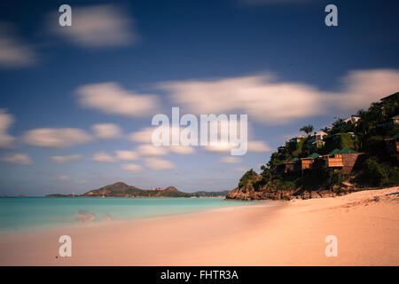 Antigua, WI. Les eaux de cristal sur Valley Church Bay, sur la côte ouest de l'île. Banque D'Images