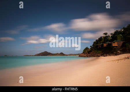 Antigua, WI. Les eaux de cristal sur Valley Church Bay, sur la côte ouest de l'île. Banque D'Images