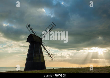 Après-midi d'hiver au moulin de balise à Rottingdean, East Sussex, Angleterre. Banque D'Images