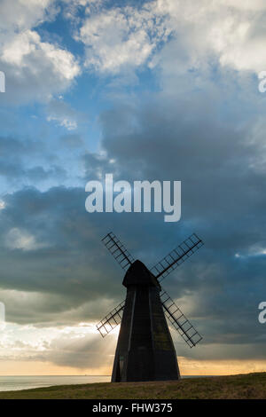 Après-midi d'hiver au moulin de balise à Rottingdean, East Sussex, Angleterre. Banque D'Images