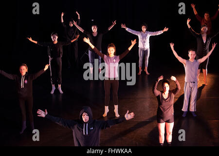 Edimbourg, Ecosse. UK. 26 février. Danseurs et Chorégraphes d'aperçu Errol et Davina Blanc Givan exécuteront leurs dernières duo expérimental respirer au Traverse Theatre vendredi (26 février). Pako Mera/Alamy Live News. Banque D'Images