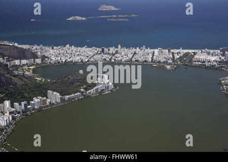 Lagoa Rodrigo de Freitas et Ipanema Beach de l'avant vue de la montagne du Corcovado Banque D'Images