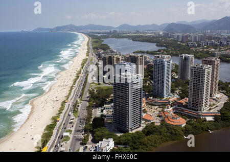 Vista aérea da Barra da Tijuca com para destaque Lagoa de Marapendi direita à Banque D'Images