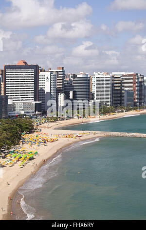 Vue aérienne de la plage de Meireles Iracema et avec des bâtiments de l'Avenue Beira Mar Banque D'Images