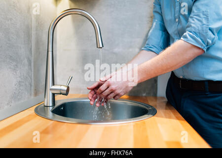 Garder les mains propres en les lavant hygiénique est Banque D'Images