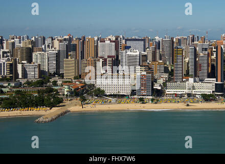 Vue aérienne de la promenade de l'Avenue Beira Mar à Fortaleza Meireles en hauteur Banque D'Images