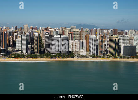 Vue aérienne de la promenade de l'Avenue Beira Mar à Fortaleza Meireles en hauteur Banque D'Images