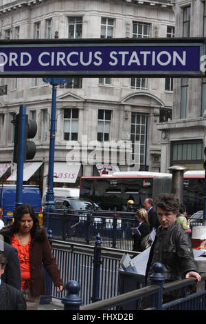 Keeley hawes on set avec Aidan Gillen, identité de tournage à Londres (crédit image © Jack Ludlam) Banque D'Images