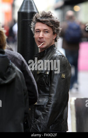 Keeley hawes on set avec Aidan Gillen, identité de tournage à Londres (crédit image © Jack Ludlam) Banque D'Images