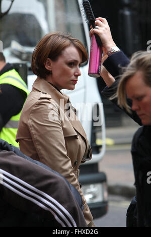 Keeley hawes on set avec Aidan Gillen, identité de tournage à Londres (crédit image © Jack Ludlam) Banque D'Images