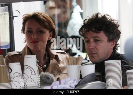 Keeley hawes on set avec Aidan Gillen, identité de tournage à Londres (crédit image © Jack Ludlam) Banque D'Images