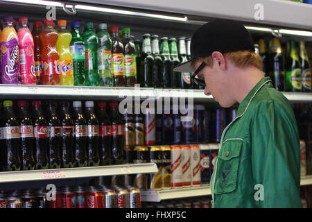 Hutch Dano et Adam Hicks boutique à Londres pour des boissons froides Soho (crédit image © Jack Ludlam) Banque D'Images