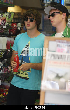 Hutch Dano et Adam Hicks boutique à Londres pour des boissons froides Soho (crédit image © Jack Ludlam) Banque D'Images