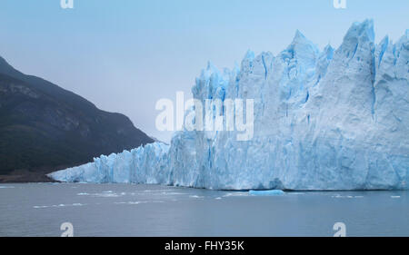 Paysage de Patagonie avec glacier. Glacier Perito Moreno. L'Argentine Banque D'Images