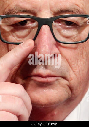 Jean-Claude Junker jurer en raison de la haute température à l'intérieur de l'hall Galeons Rome 26 février 2016. Le Premier ministre italien rencontre le président de la Commission de l'UE. Samantha Zucchi Insidefoto Photo Banque D'Images