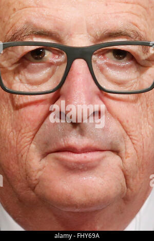 Jean-Claude Junker jurer en raison de la haute température à l'intérieur de l'hall Galeons Rome 26 février 2016. Le Premier ministre italien rencontre le président de la Commission de l'UE. Samantha Zucchi Insidefoto Photo Banque D'Images