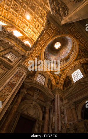 À l'intérieur de la Basilique St Pierre Église, Rome, Italie Banque D'Images