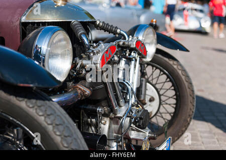 Merano, Italie - 9 juillet 2015 : vue détaillée d'une Morgan à trois roues super sports pendant un arrêt intermédiaire à Merano duri Banque D'Images