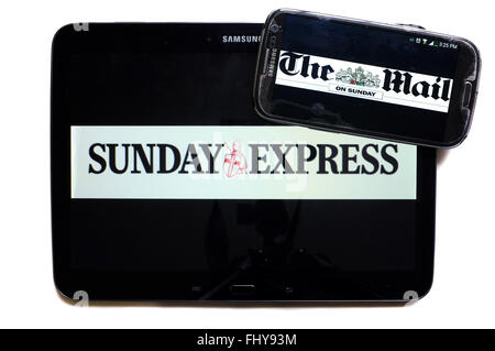 Les logos de la Sunday Express et le Sunday Express newspapers apparaissant sur les écrans d'une tablette et un smartphone. Banque D'Images