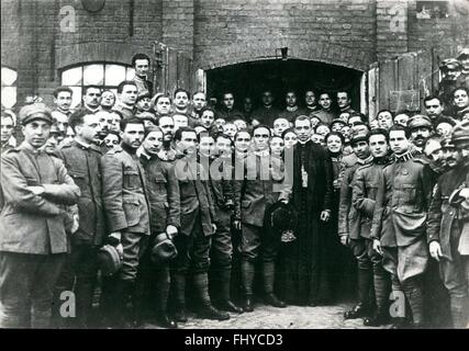 1941 - Le Pape Pie XII le Pape Pie XII, né Eugenio Maria Giuseppe Giovanni Pacelli, règne en tant que Pape à partir du 2 mars 1939 jusqu'à sa mort en 1958. © Keystone Photos USA/ZUMAPRESS.com/Alamy Live News Banque D'Images