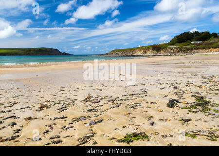 La magnifique plage de sable fin à la baie de Daymer situé sur la rivière près de l'estuaire de Camel Rock et Padstow Cornwall England UK Banque D'Images