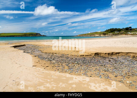 La magnifique plage de sable fin à la baie de Daymer situé sur la rivière près de l'estuaire de Camel Rock et Padstow Cornwall England UK Banque D'Images